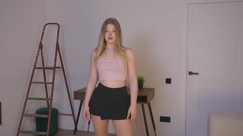 Mia online show from September 21, 7:18 pm
