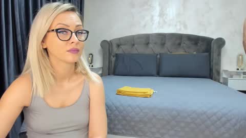 Snapshot of nicepussyfuckk18 chatting on January 25, 6:45 am Sophie online show from January 25, 6:45 am