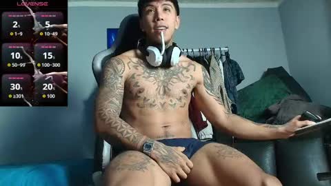 Nickhot0609 online show from April 22, 9:16 am