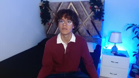 Snapshot of nickolas_moon chatting on December 19, 12:23 pm Nickolas Muoz online show from December 19, 12:23 pm