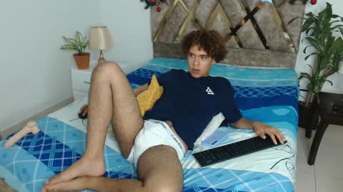 Snapshot of nickolas_moon chatting on December 16, 1:31 am Nickolas Muoz online show from December 16, 1:31 am