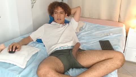 Snapshot of nickolas_moon chatting on February 4, 8:49 pm Nickolas Muoz online show from February 4, 8:49 pm