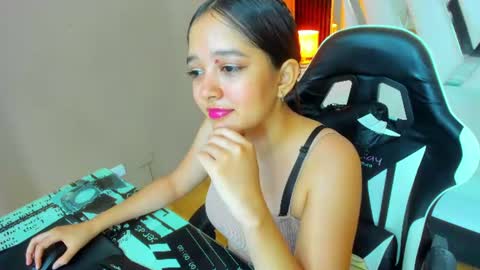 nicky_rosee1 online show from July 21, 6:43 pm
