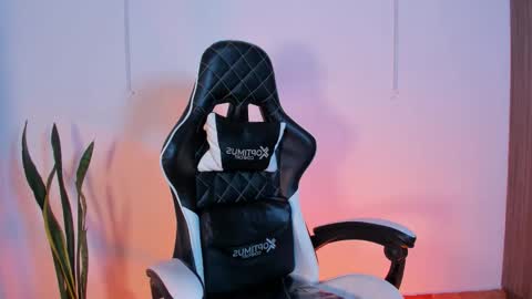 Nicky  online show from October 7, 12:45 pm