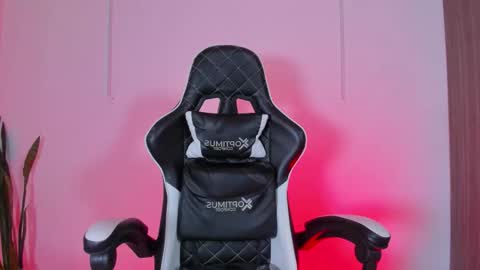 Nicky  online show from October 11, 12:10 pm