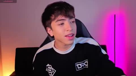 Nicolas online show from December 1, 8:07 pm