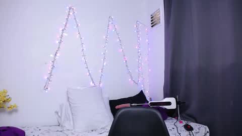 Nicol online show from December 3, 5:57 pm