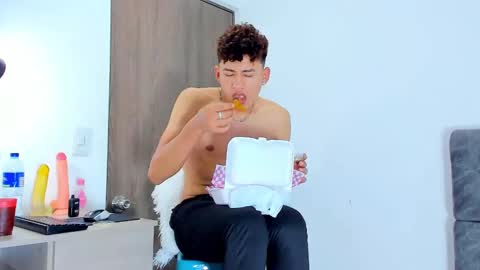 nicolastorres__ online show from November 19, 8:35 am