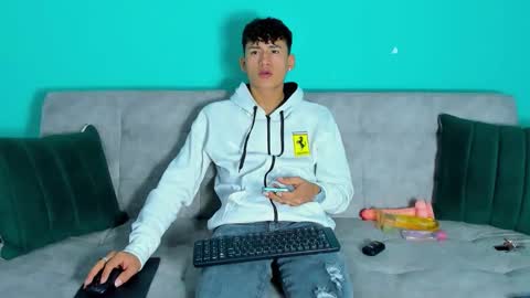 nicolastorres__ online show from November 24, 7:51 am