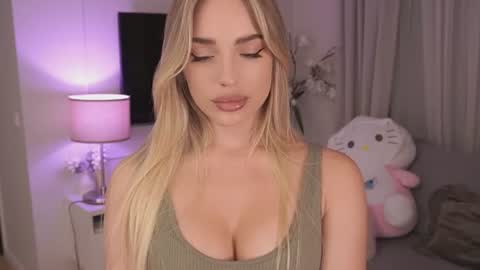 Nicole online show from July 4, 9:07 pm