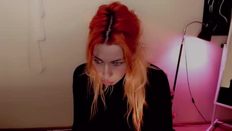 Snapshot of nicole_g0ld_ chatting on December 8, 12:02 am Nicole online show from December 8, 12:02 am