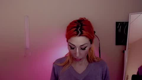 Snapshot of nicole_g0ld_ chatting on December 27, 8:45 am Nicole online show from December 27, 8:45 am