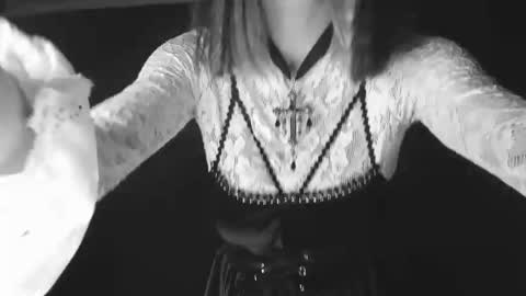 Nicole online show from November 2, 4:23 am