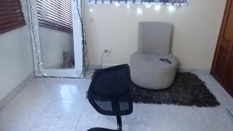 Nicole Santana online show from January 16, 10:30 pm