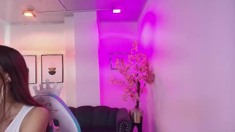 Nicolle online show from February 7, 11:46 am