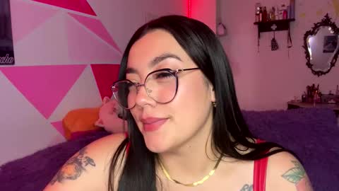 Nicole online show from February 4, 5:33 am