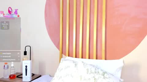 N i c o l e  online show from November 13, 8:33 pm