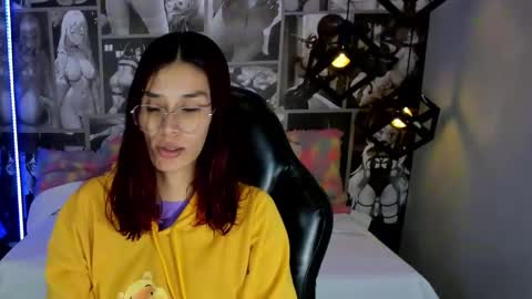 N i c o l e  online show from February 9, 2:18 pm