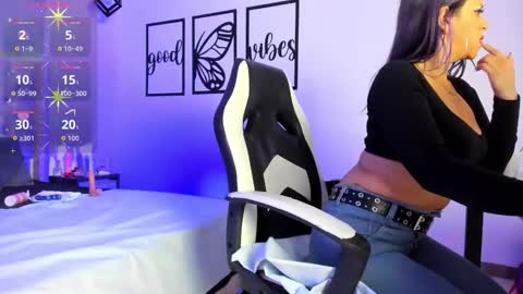 nicolee millerr online show from October 20, 12:10 pm