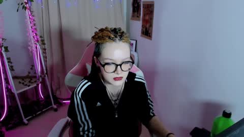 Nicole online show from February 5, 12:31 am