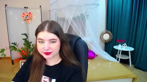 Snapshot of nicolefoxery chatting on February 17, 6:50 pm nicolefoxery online show from February 17, 6:50 pm