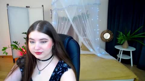 Snapshot of nicolefoxery chatting on February 6, 6:35 pm nicolefoxery online show from February 6, 6:35 pm