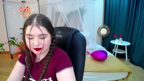 Snapshot of nicolefoxery chatting on February 20, 12:52 am nicolefoxery online show from February 20, 12:52 am