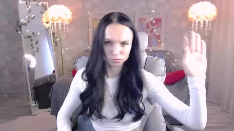 Nicole online show from May 12, 2:37 pm