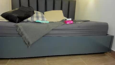 N I C O L E T  online show from December 1, 7:45 pm