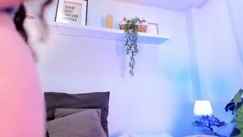 nicolle_evanss_ online show from June 25, 5:12 am