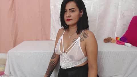 nicolle gomes online show from September 26, 10:18 pm