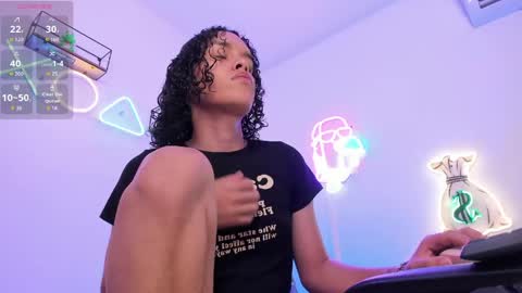 nicolle_smithh_ online show from April 11, 12:20 pm