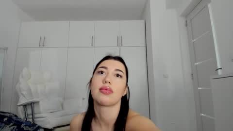 Nicolle online show from February 21, 7:33 am