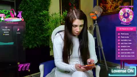 Nicolle online show from February 17, 9:19 am