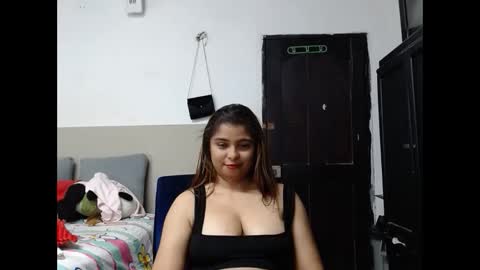 NicollGreen online show from November 4, 7:04 pm