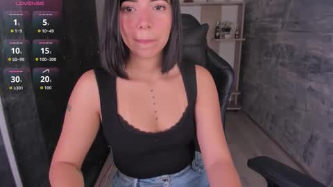 NicolRoss online show from October 12, 1:04 pm