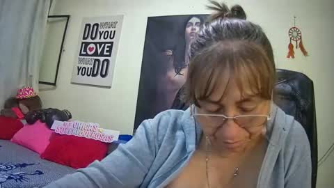 nicoltatiana_ online show from March 18, 11:43 pm