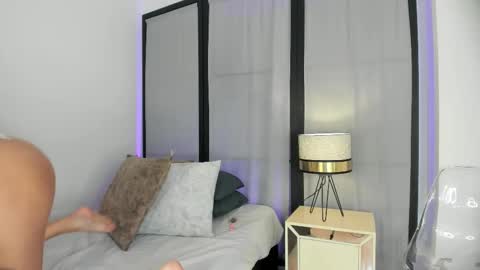 Niicole online show from March 2, 9:10 pm