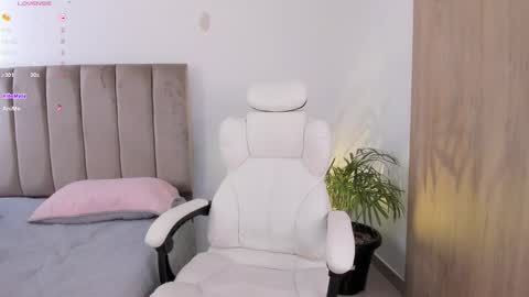 Niicoleta  online show from February 7, 8:01 pm