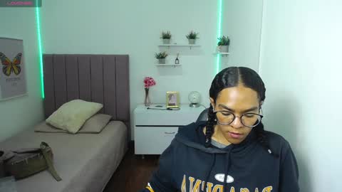Snapshot of niina_lovee_ chatting on February 6, 4:58 pm online show from February 6, 4:58 pm
