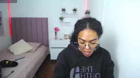 Snapshot of niina_lovee_ chatting on March 10, 3:41 pm online show from March 10, 3:41 pm