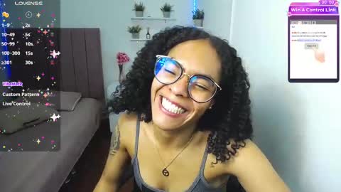 Snapshot of niina_lovee_ chatting on February 19, 11:25 pm online show from February 19, 11:25 pm