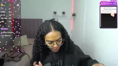 Snapshot of niina_lovee_ chatting on February 17, 3:33 pm online show from February 17, 3:33 pm