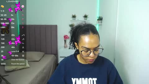 Snapshot of niina_lovee_ chatting on February 4, 1:48 pm online show from February 4, 1:48 pm