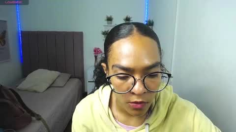 Snapshot of niina_lovee_ chatting on February 12, 6:19 pm online show from February 12, 6:19 pm