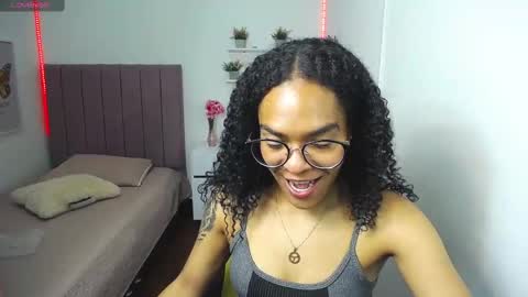 Snapshot of niina_lovee_ chatting on February 19, 8:20 pm online show from February 19, 8:20 pm