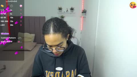 Snapshot of niina_lovee_ chatting on January 11, 1:43 pm online show from January 11, 1:43 pm