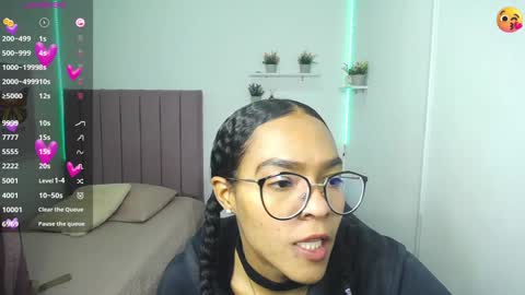 Snapshot of niina_lovee_ chatting on December 21, 2:47 pm online show from December 21, 2:47 pm