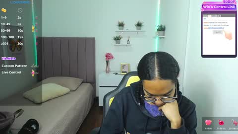Snapshot of niina_lovee_ chatting on February 8, 4:57 pm online show from February 8, 4:57 pm