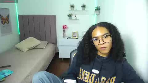 Snapshot of niina_lovee_ chatting on February 21, 4:16 pm online show from February 21, 4:16 pm